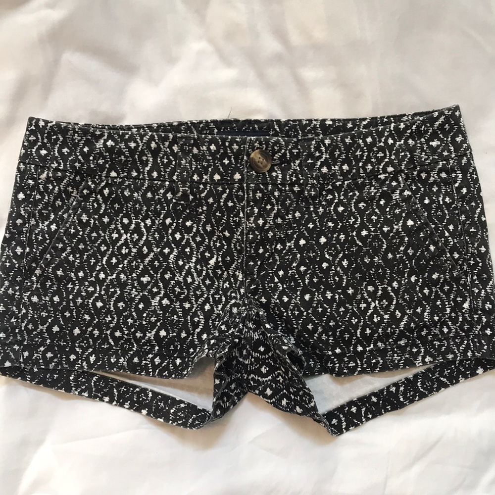 AE patterned shorts